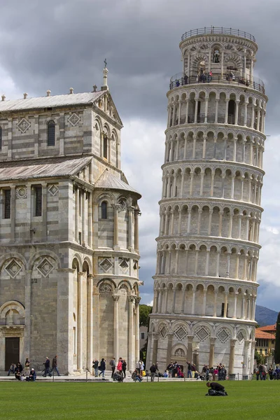 Šikmá věž v Pise a v Pise, Pisa, Itálie — Stock fotografie