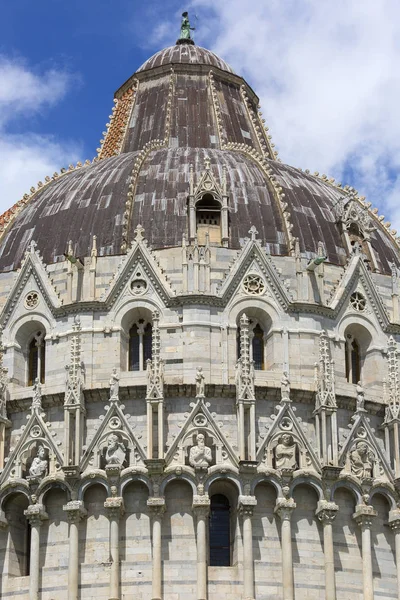 Pisa Baptisterium van St. John, Piazza del Duomo, Pisa, Italië — Stockfoto