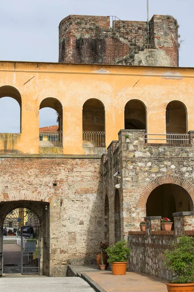 Cittadella Nuova, Giardino Scotto Park'taki eski kale, Pisa, İtalya — Stok fotoğraf