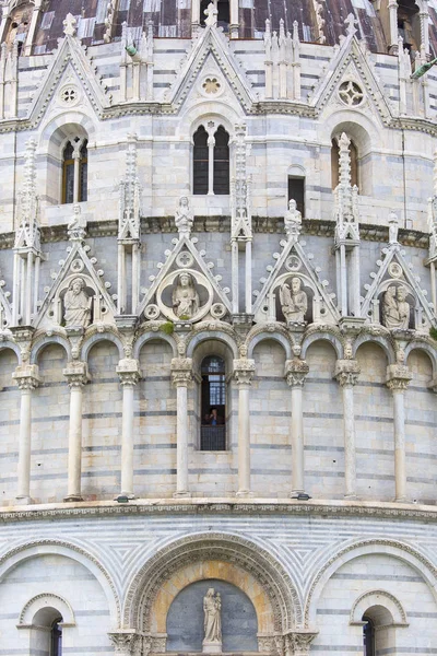 Pisa Baptistery Svatého Jana Detail Dekorativní Fasády Piazza Del Duomo — Stock fotografie