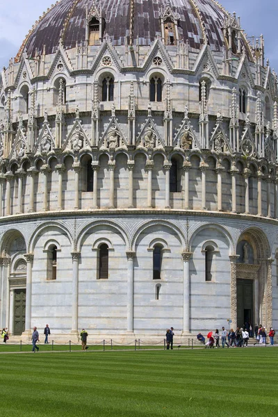 Pisa Baptistery St. John, Piazza del Duomo, Pisa, Itálie — Stock fotografie