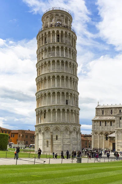 Šikmá věž v Pise a v Pise katedrála, Piazza del Duomo, Pisa — Stock fotografie