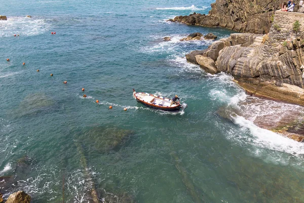 Su ve kayalar görünümü, manzara, Riomaggiore, Cinque Terre, Italya