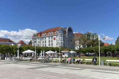 Spa House önünde Şifa meydanı, Sopot İskelesi yanında, Sopot, Polonya