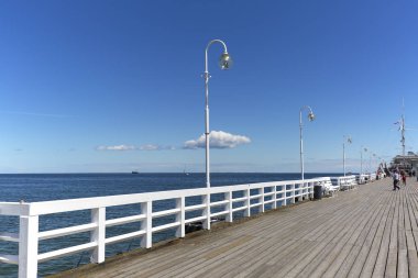 Güneşli bir günde Tahta Sopot Rıhtımı, Sopot, Polonya