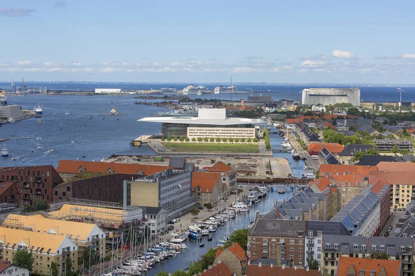 Вид с воздуха на город, неофутуризм Copenhagen Opera House, Копенгаген, Дания — стоковое фото
