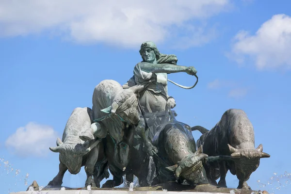 Gefion Çeşmesi Kastellet, Kopenhag, Danimarka yanındaki Nordre Toldbod bölgesinde limanda bulunan