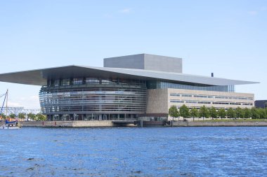 Neo fütürizm Kopenhag Opera Binası, denizden görünüm, Kopenhag, Danimarka