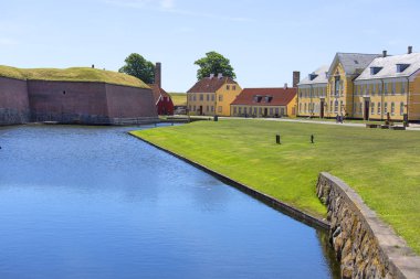 Helsingor, Danimarka - 23 Temmuz 2019: Kronborg kalesinin eteklerindeki eski askeri kışla