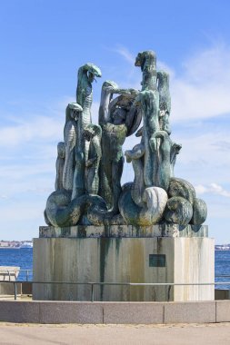 Bronze heykeli Hercules ve Hydra, çok başlı yılan mücadele bir kahraman mitolojik rakam, Helsingor, Danimarka