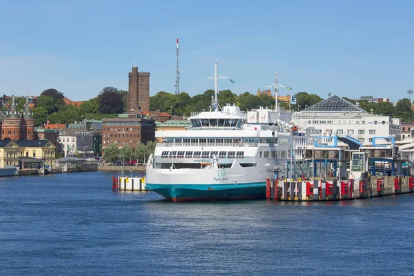 Passenger ferry qui relie le port Helsingor au Danemark et Helsingborg en Suède, Helsingborg, Suède — Photo