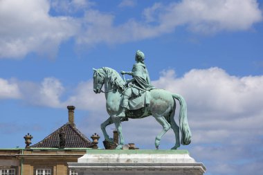 Amalienborg Sarayı avlusında Kral Frederik V heykeli, Kopenhag, Danimarka