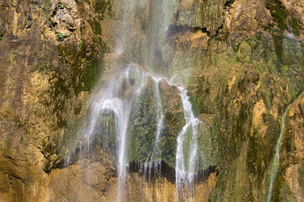 Parque Nacional dos Lagos de Plitvice, um milagre da natureza, cachoeira, Croácia — Fotografia de Stock