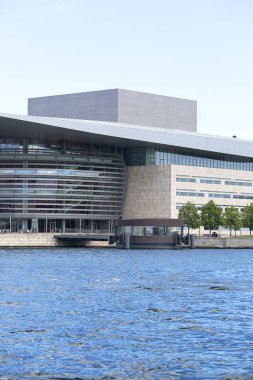 Neo fütürizm Kopenhag Opera Binası, denizden görünüm, Kopenhag, Danimarka