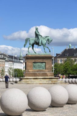 Christiansborg önünde Kral Frederick Vii binicilik heykeli, Kopenhag, Danimarka