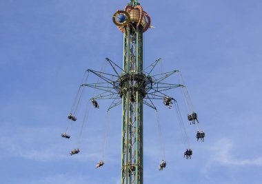 Lunaparktaki Star Flyer atlıkarıncasında, Tivoli Bahçeleri, dekoratif üstte, Kopenhag, Danimarka