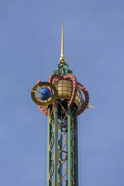 Carrousel Star Flyer dans Parc d'attractions, Jardins Tivoli, vue sur le dessus décoratif, Copenhague, Danemark — Photo