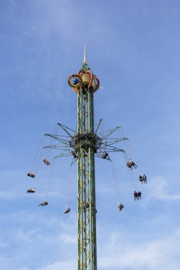 Lunaparktaki Star Flyer atlıkarıncasında, Tivoli Bahçeleri, dekoratif üstte, Kopenhag, Danimarka