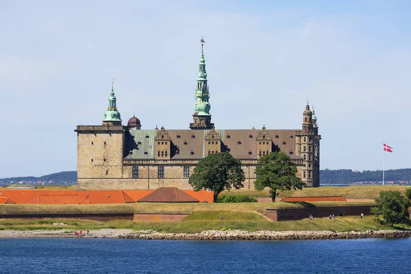 Castillo medieval de Kronborg en el estrecho de Oresund, Mar Báltico, Helsingor, Dinamarca — Foto de Stock