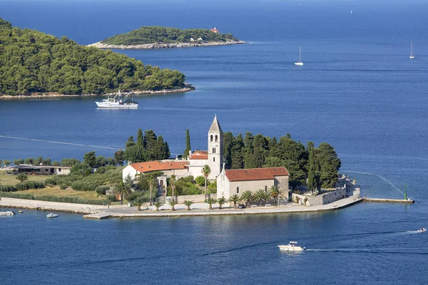 Monastero francescano sulla penisola di Prilovo, Vis, isola di Vis, Croazia — Foto Stock
