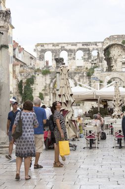 Diocletian Sarayı, Roma İmparatoru Diocletian için üçüncü ve dördüncü yüzyılın başında inşa edilen Silver Gate, Split, Hırvatistan
