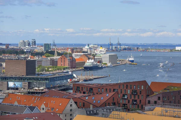 Вид с балкона на город со спиральной башни Церковь Спасителя нашего, Копенгаген, Дания — стоковое фото