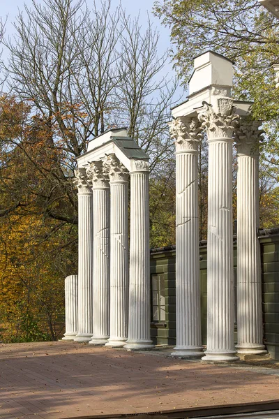 Teatro clásico isle stage, anfiteatro en Varsovia Royal Baths Park, Varsovia, Polonia — Foto de Stock