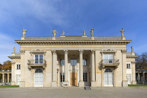Ada 'daki saray, Hamamlar Sarayı, Varşova Kraliyet Hamamları Parkı, Varşova, Polonya — Stok fotoğraf