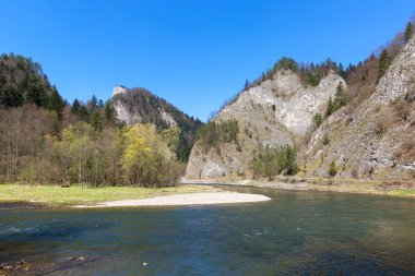 Dunajec Nehri Vadisi, Pieniny Dağları'nın nehir ve zirveleri, ilkbahar, Szczawnica, Polonya