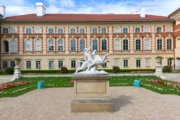 波兰兰切克 2020年8月26日 16世纪巴洛克兰切克城堡 前波兰大亨官邸 意大利花园 黑豹上的巴克斯雕塑 — 图库照片