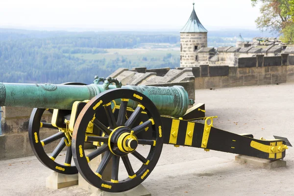 Forteresse Médiévale Koenigstein Située Sur Une Colline Rocheuse Dessus Elbe — Photo