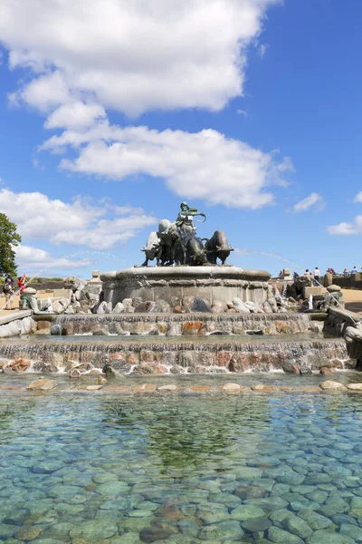 Kopenhag, Danimarka - 22 Haziran 2019: Gefion Çeşmesi Kastellet 'in yanındaki Nordre Toldbod bölgesinde yer almaktadır.