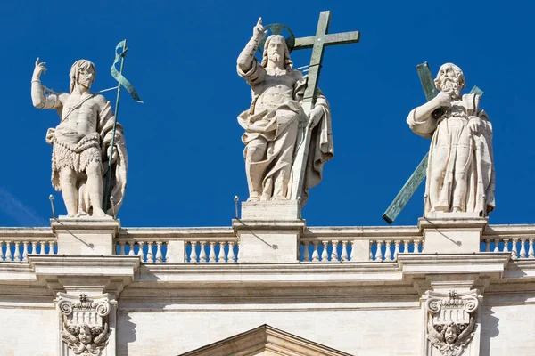 Ватикан Рим Італія Жовтня 2020 Зображення Ісуса Апастоли Верхівці Фасади — стокове фото