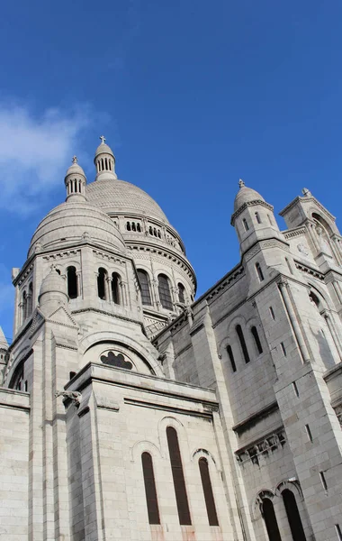 Close Basílica Sagrado Coração Paris Dia Ensolarado Fundo Céu Azul — Fotografia de Stock