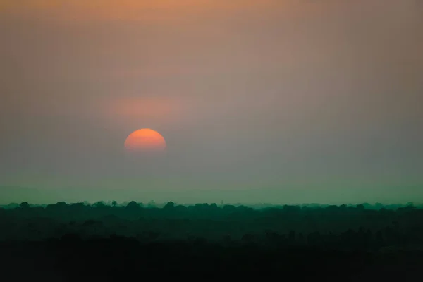 Mystic Sunset Scene of Tropical Forest Dim Orange Sun — Stock Photo, Image