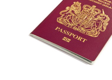 Beyaz adam üzerinde İngiliz pasaportu