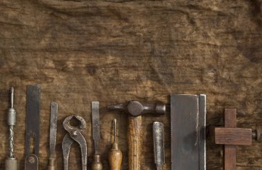 Eski ahşap araçlar grungy bez adam '