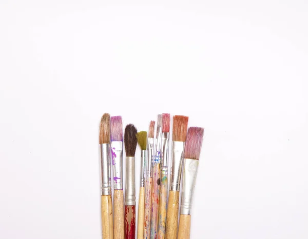 Used Artists Paint Brushes Different Colors White Backgroun — Stock Photo, Image