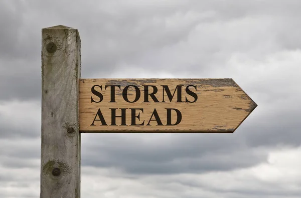 Grungy Wooden Storms Ahead Sign Sign Post Cloudy — Stock Photo, Image