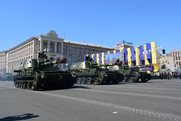 Kiev, Ukrayna - 24 Ağustos 2018: Ukrayna Bağımsızlık günü askeri geçit töreni 