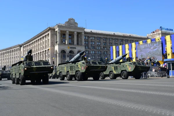 Kiev, Ukrayna - 24 Ağustos 2018: Ukrayna Bağımsızlık günü askeri geçit töreni 