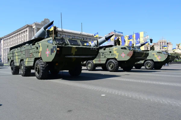 Kiev, Ukrayna - 24 Ağustos 2018: Ukrayna Bağımsızlık günü askeri geçit töreni 