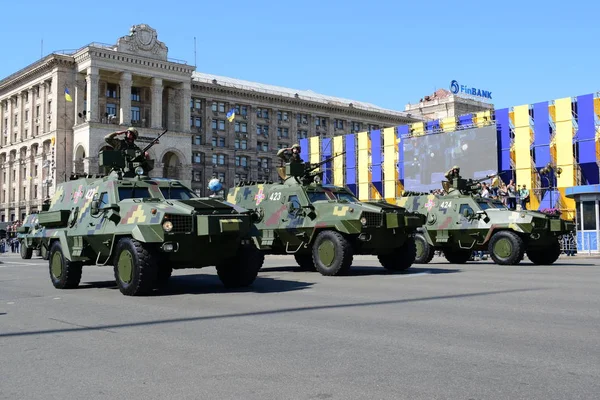 Kiev, Ukrayna - 24 Ağustos 2018: Ukrayna Bağımsızlık günü askeri geçit töreni 
