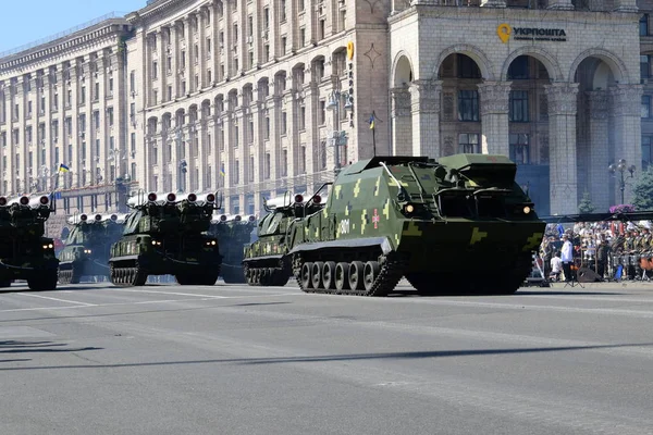 Kiev, Ukrayna - 24 Ağustos 2018: Ukrayna Bağımsızlık günü askeri geçit töreni 