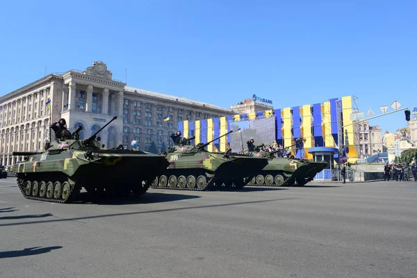 Kiev, Ukrayna - 24 Ağustos 2018: Ukrayna Bağımsızlık günü askeri geçit töreni 