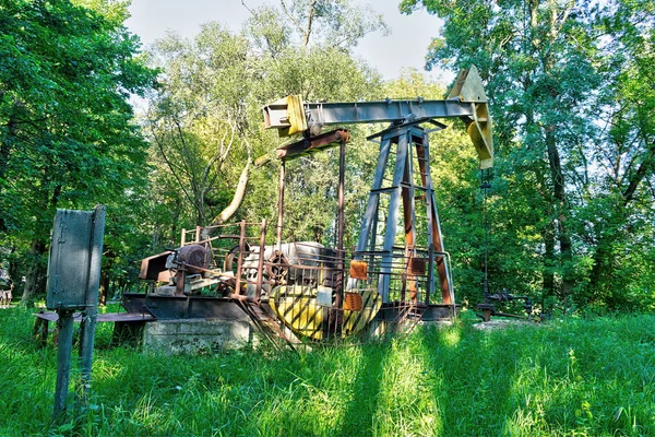 Oliepomp Aan Het Werk Olie Goed Het Bos — Stockfoto