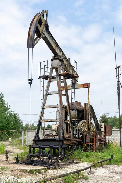 Plataforma Petrolera Está Bombeando Petróleo Con Hermoso Paisaje Fondo —  Fotos de Stock