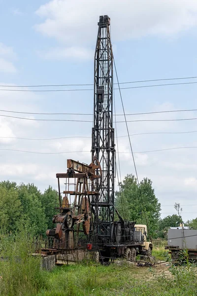 Mobile oil rig truck drilling the oil well