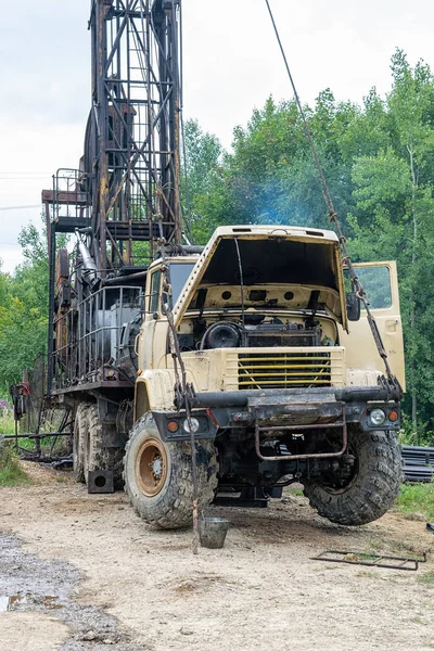 Mobile oil rig truck drilling the oil well