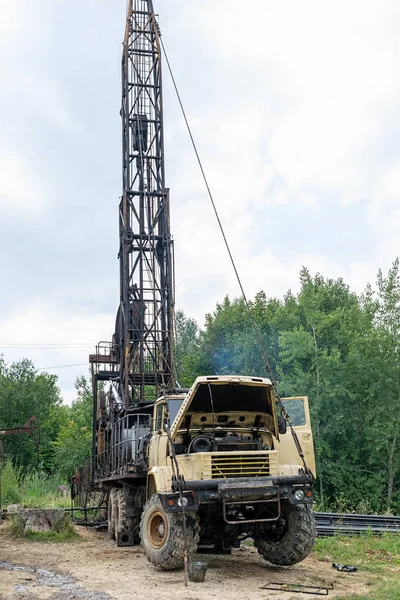 Camión Móvil Plataforma Petrolífera Perforando Pozo Petróleo —  Fotos de Stock